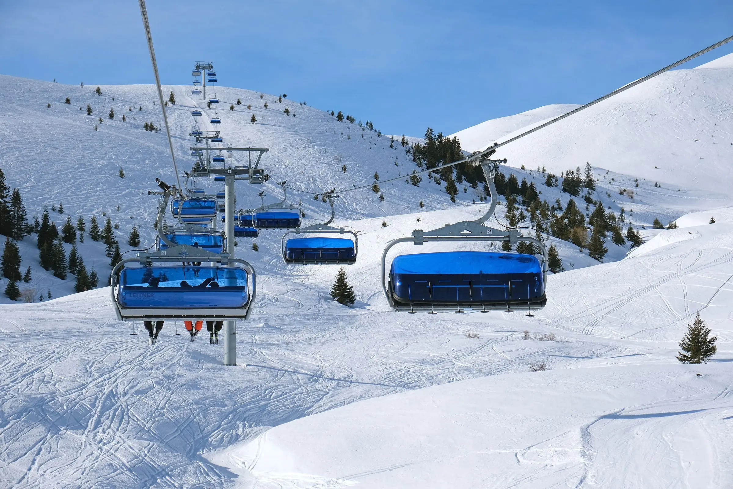 Chairlift above the ski slopes of Popova Shapka